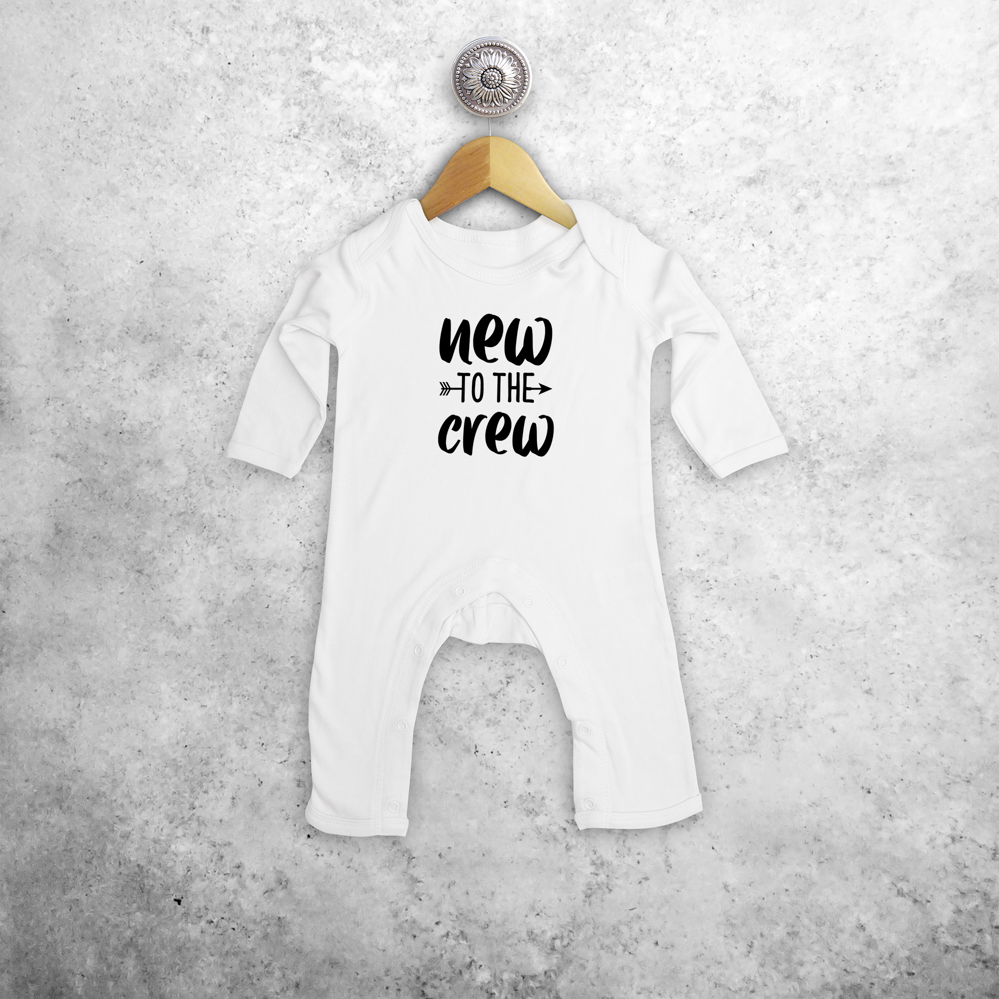 'New to the crew' baby romper met lange mouwen