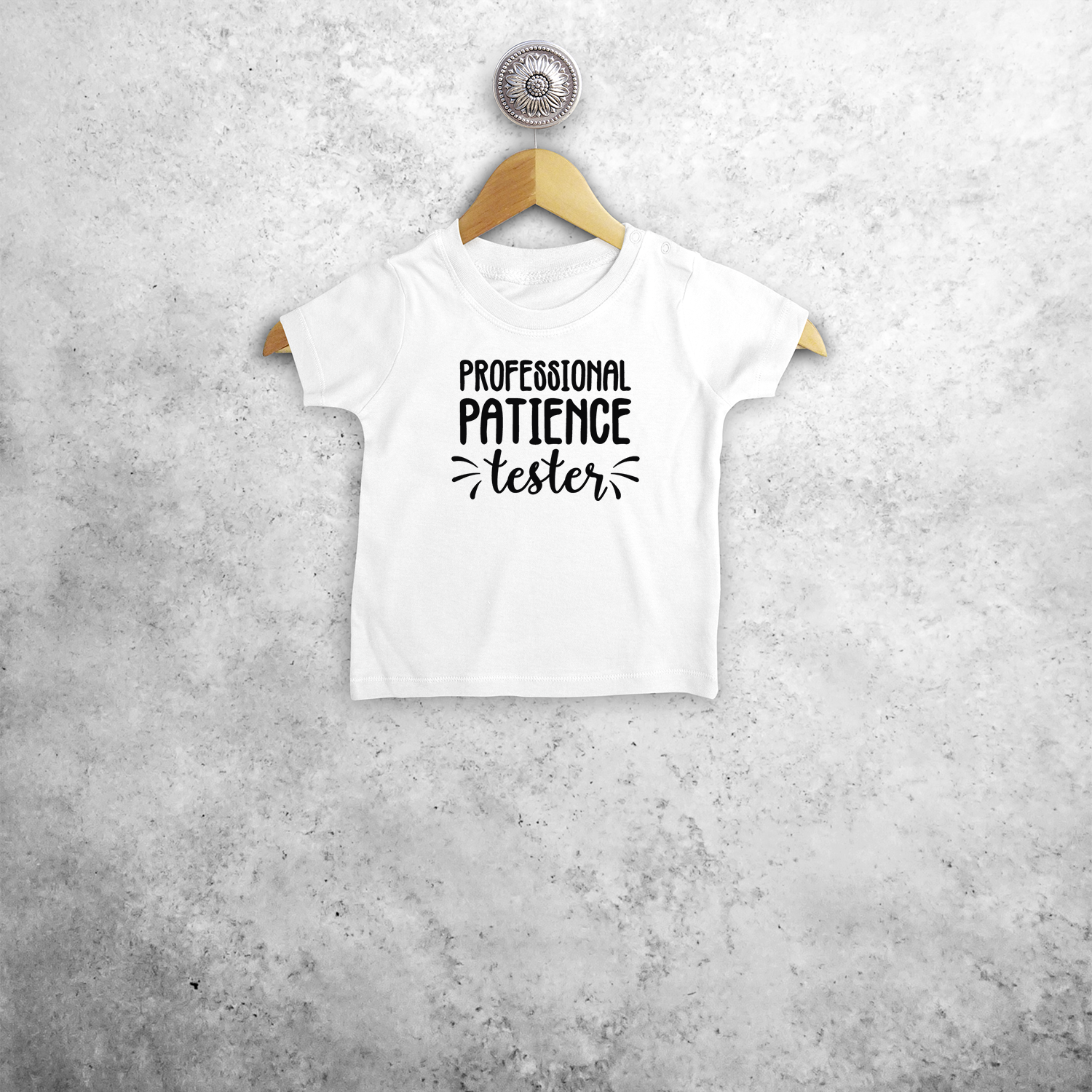 'Professional patience tester' baby shirt met korte mouwen