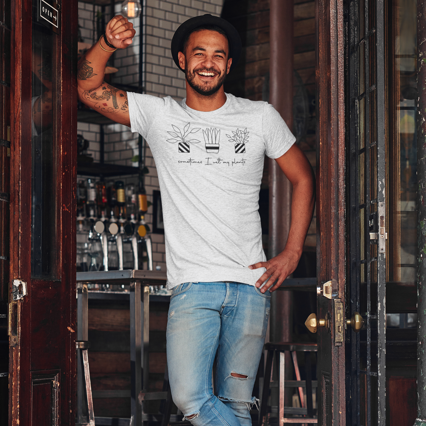 'Sometimes I wet my plants' volwassene shirt