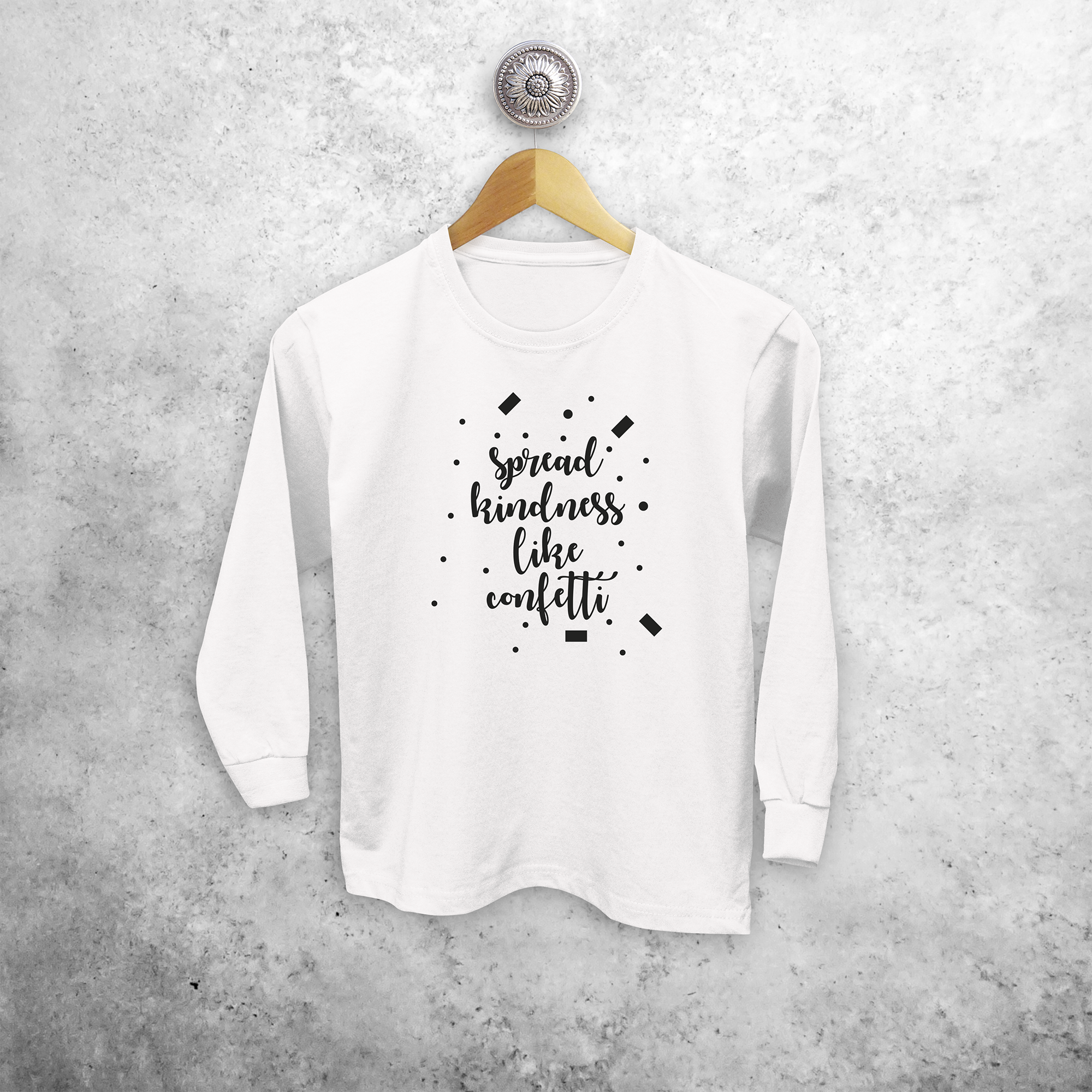 'Spread kindness like confetti' kind shirt met lange mouwen