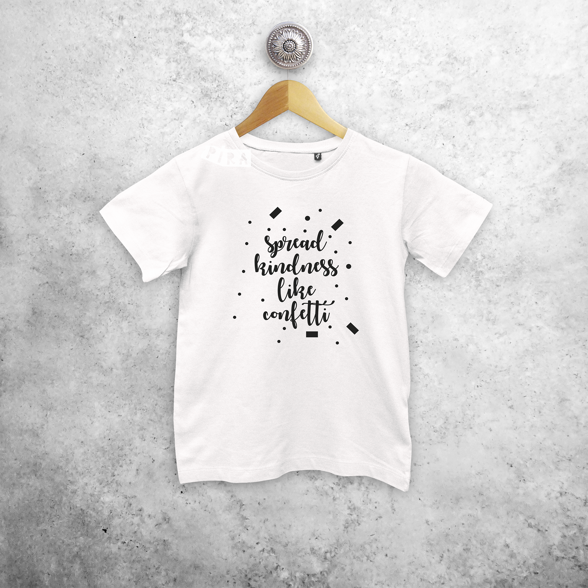 'Spread kindness like confetti' kind shirt met korte mouwen