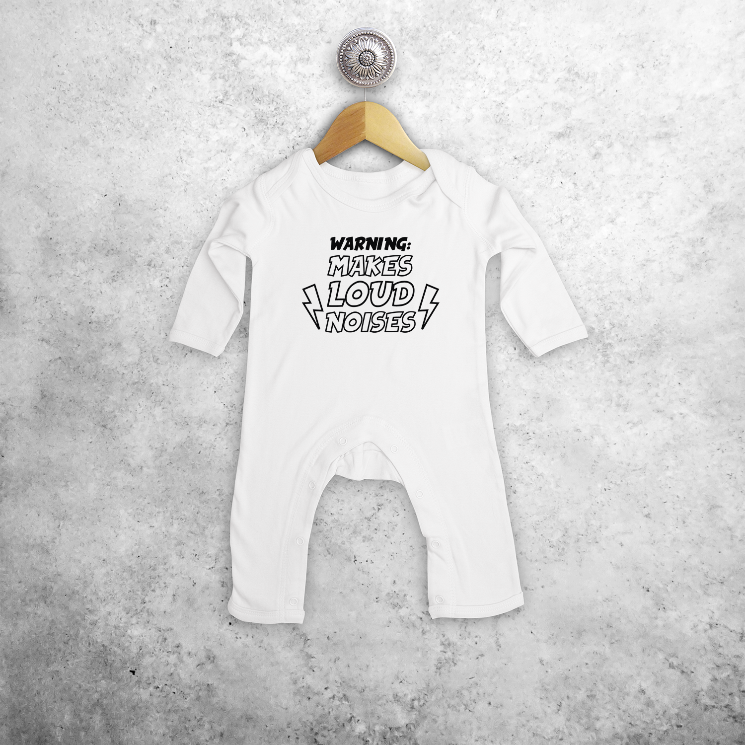 'Warning: makes loud noises' baby romper met lange mouwen
