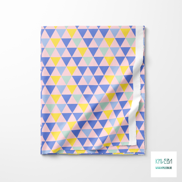 Gele, blauwpaarse en muntgroene driehoeken stof