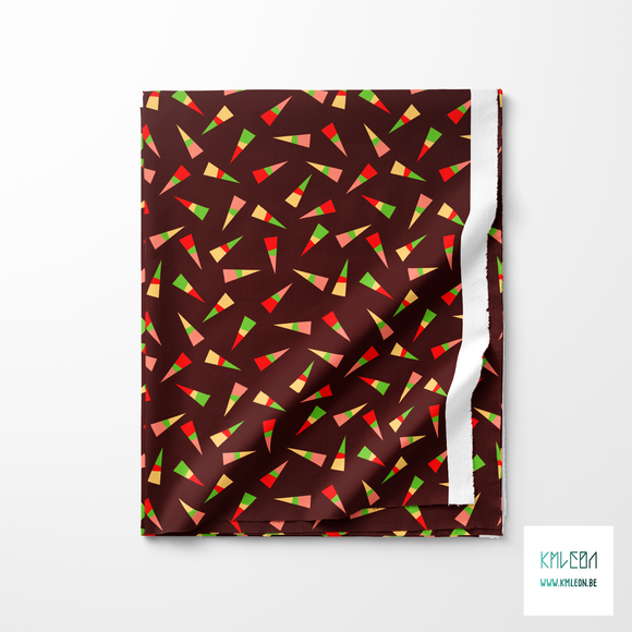 Gele, groene, rode en roze driehoeken stof