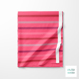 Zachte horizontale strepen in paars, rood, lichtblauw en roze stof