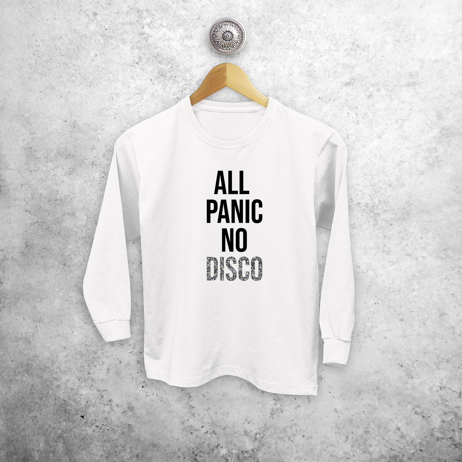 'All panic, no disco' kind shirt met lange mouwen