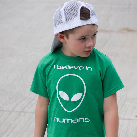 'I believe in humans' kind shirt met korte mouwen