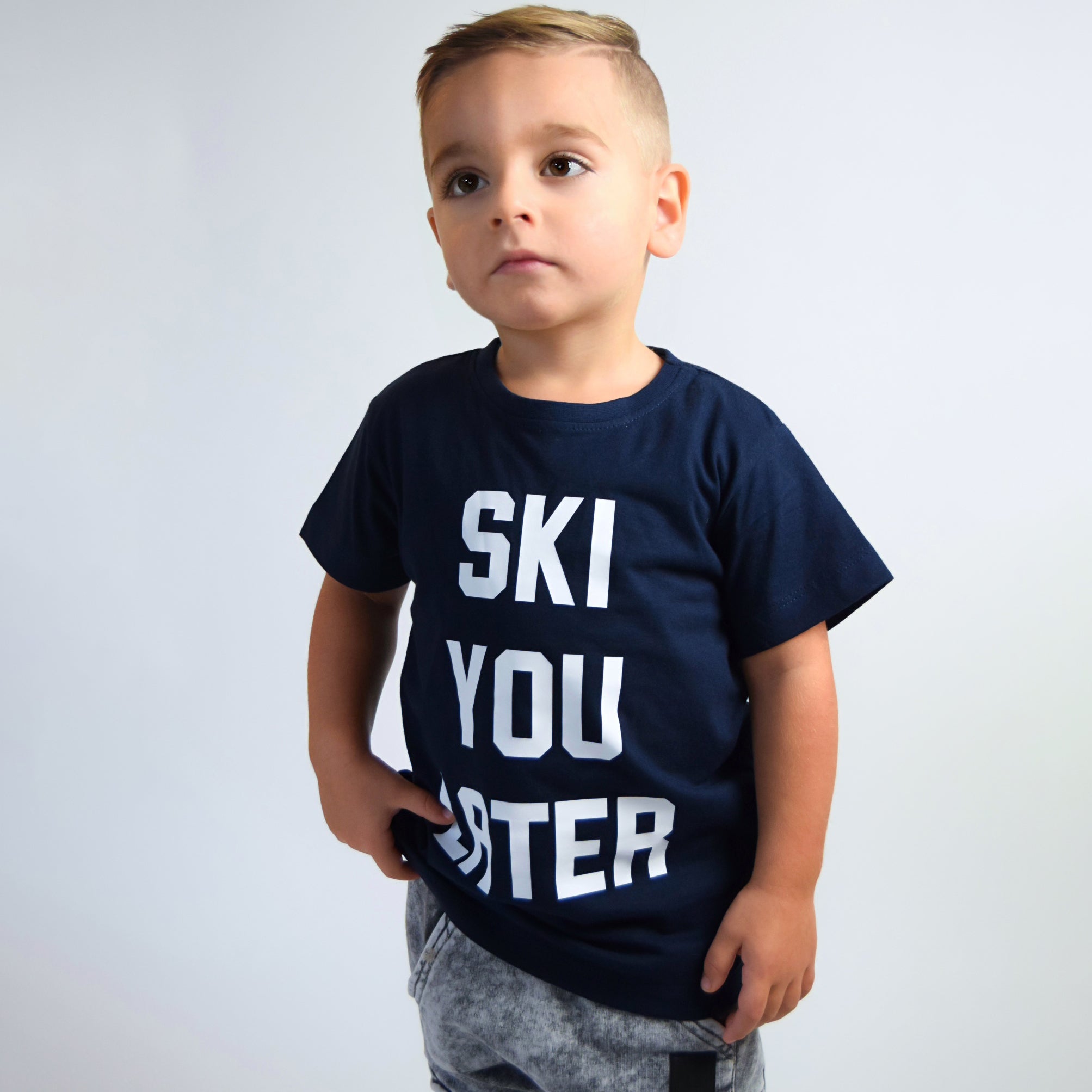 Boy wearing navy shirt with 'Ski je later' print by KMLeon.