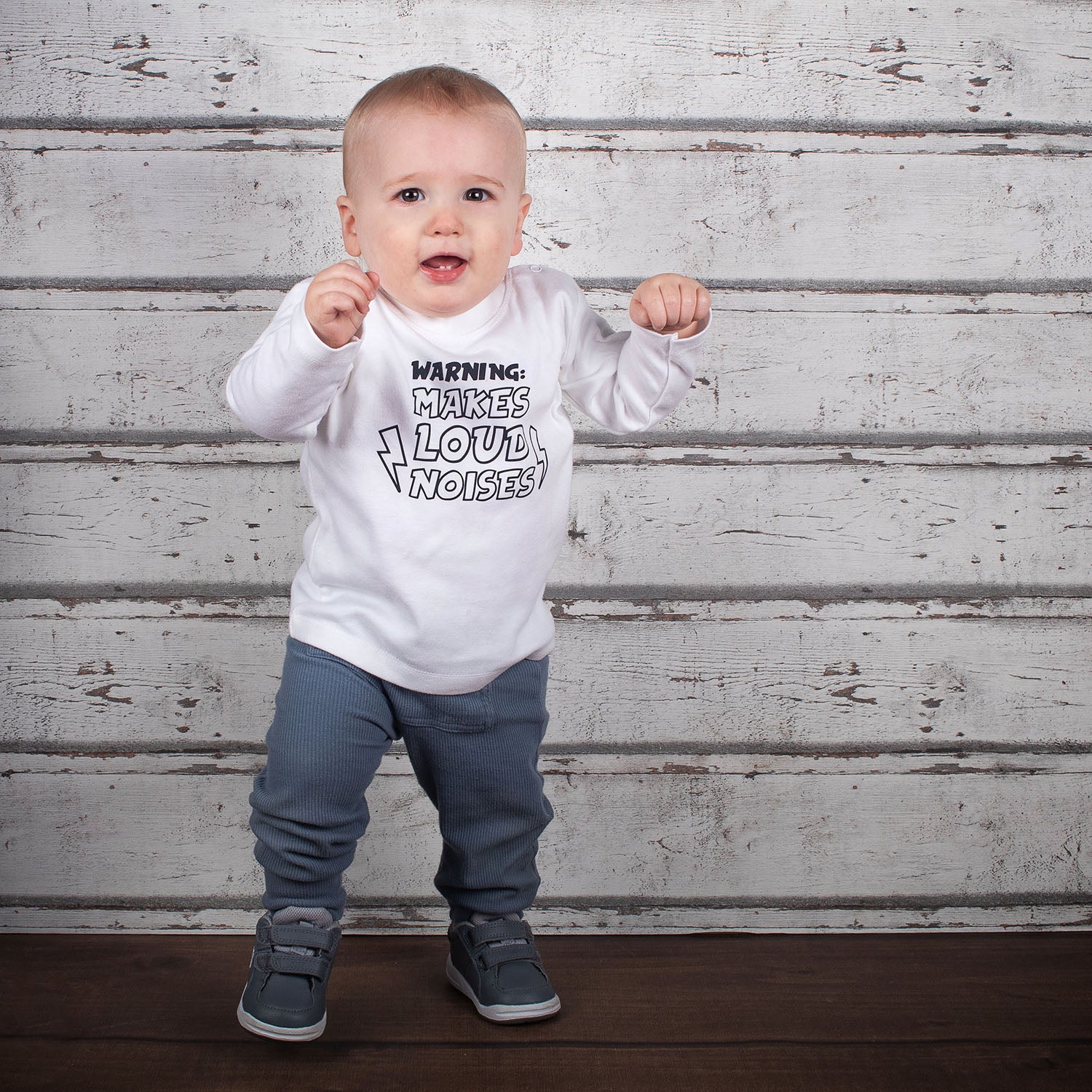'Warning: makes loud noises' baby longsleeve shirt