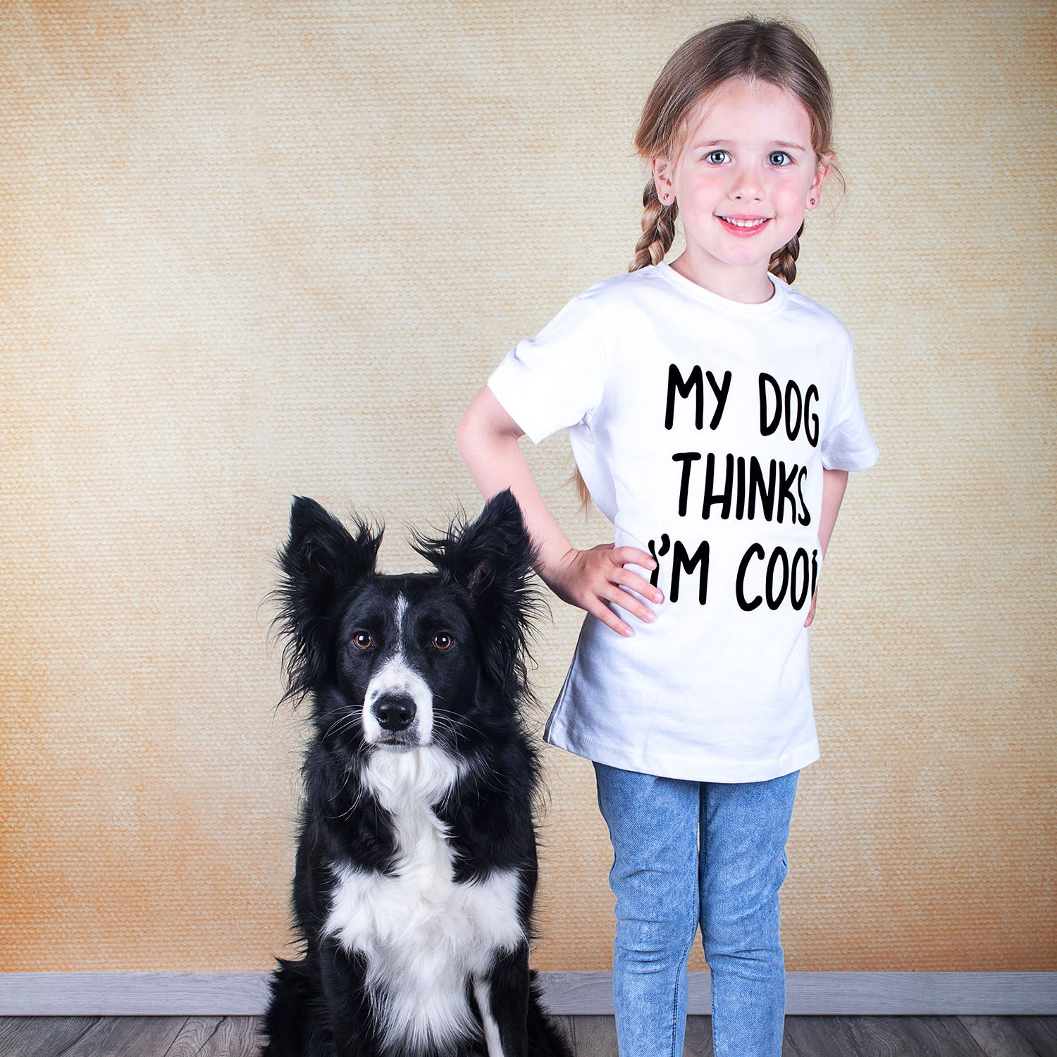 'My dog thinks I'm cool' kind shirt met korte mouwen