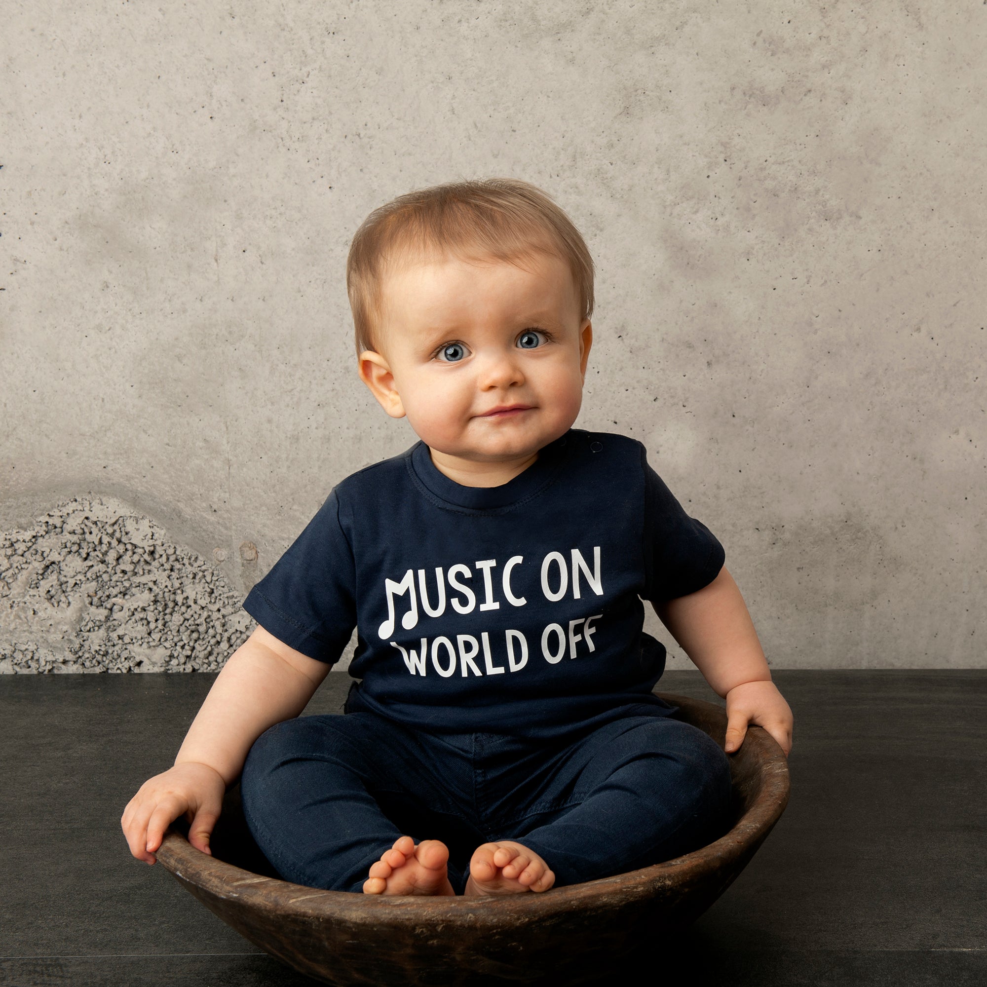'Music on - World off' baby shirt met korte mouwen