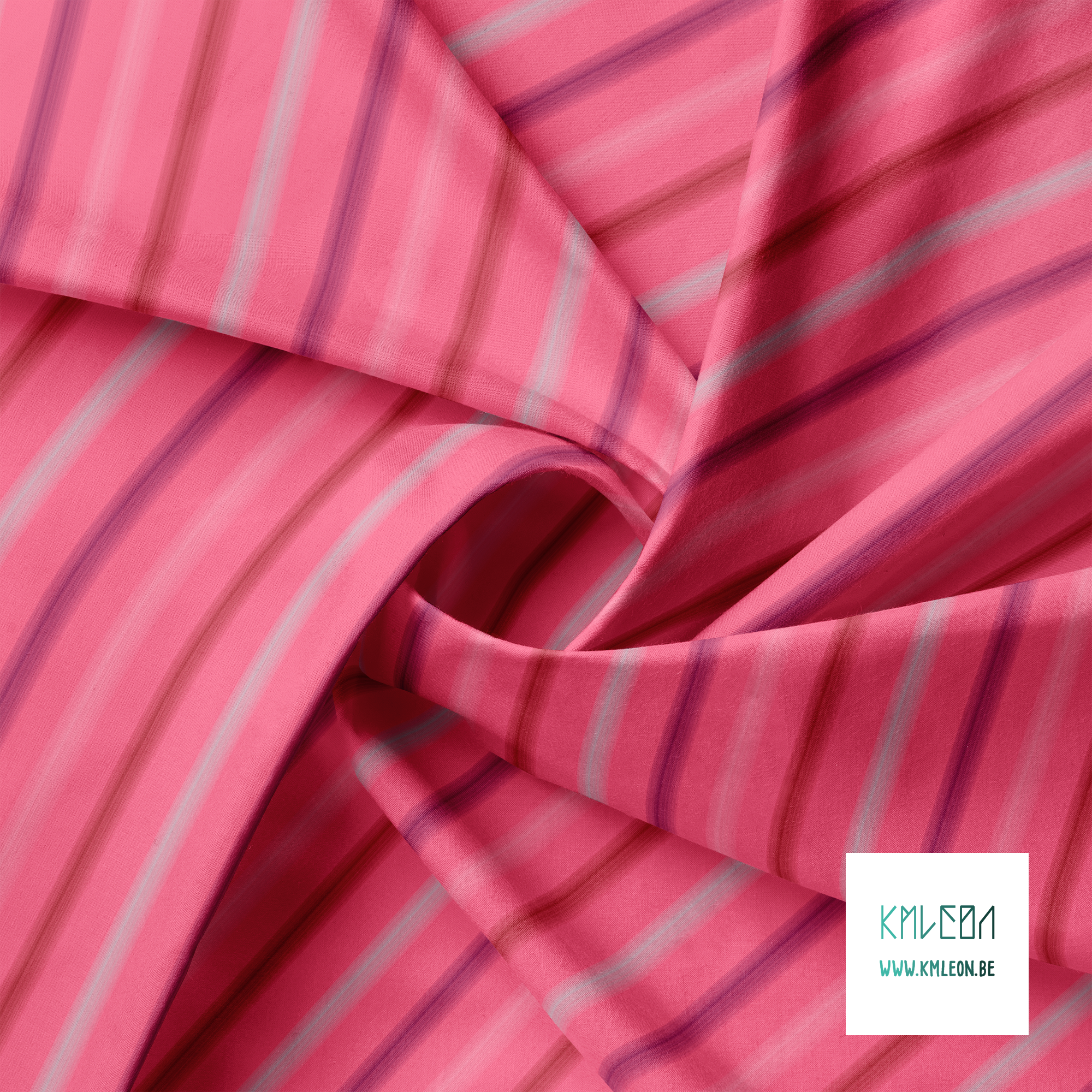 Zachte horizontale strepen in paars, rood, lichtblauw en roze stof