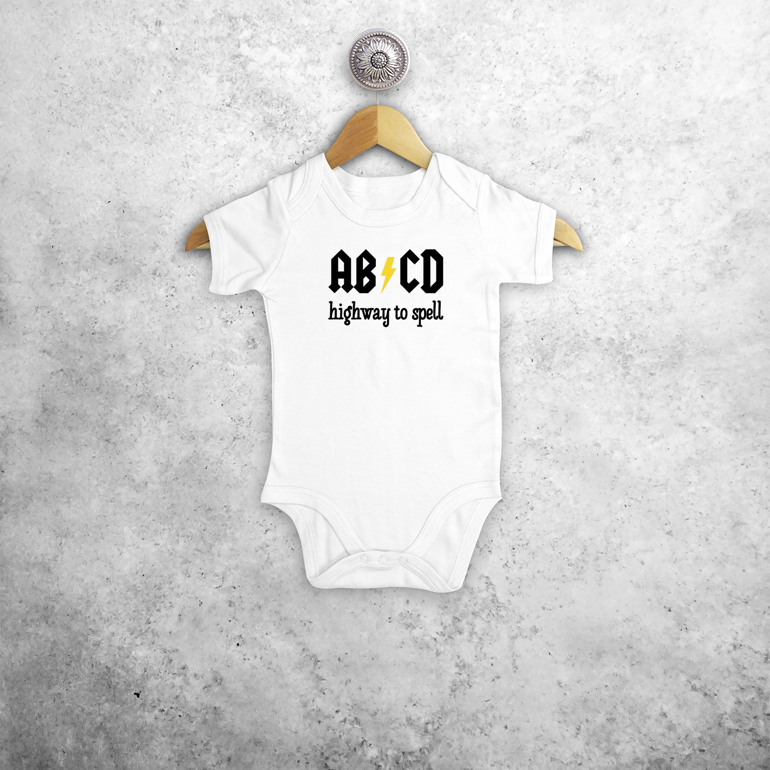 ABCD - Highway to spell' baby kruippakje met korte mouwen