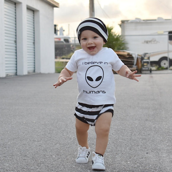 'I believe in humans' baby shirt met korte mouwen