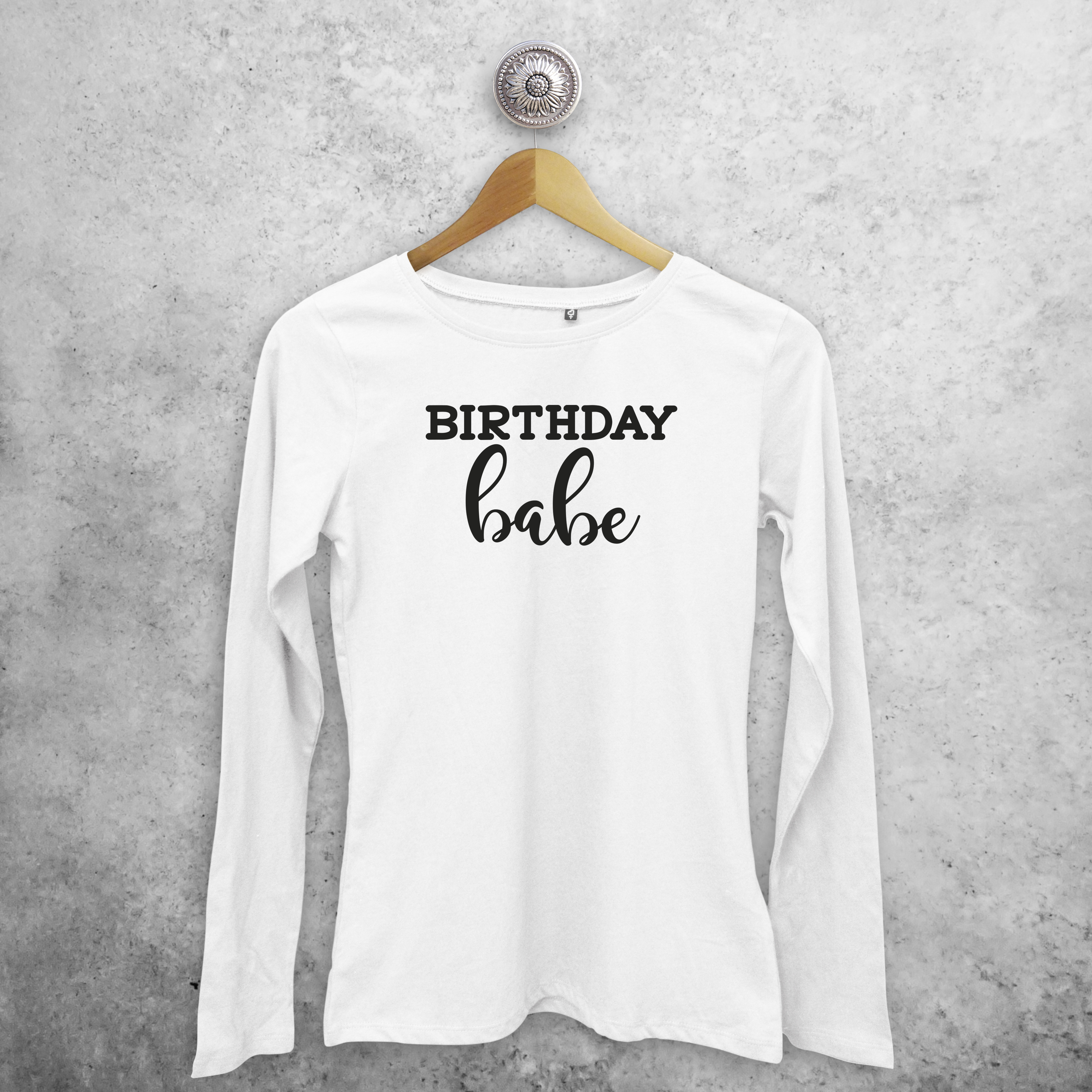 'Birthday babe' volwassene shirt met lange mouwen