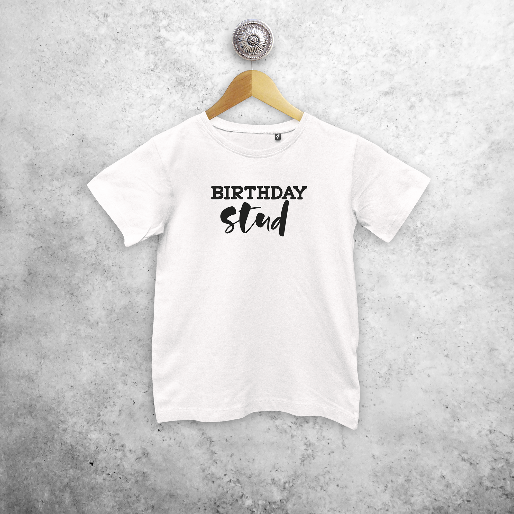 'Birthday stud' kind shirt met korte mouwen