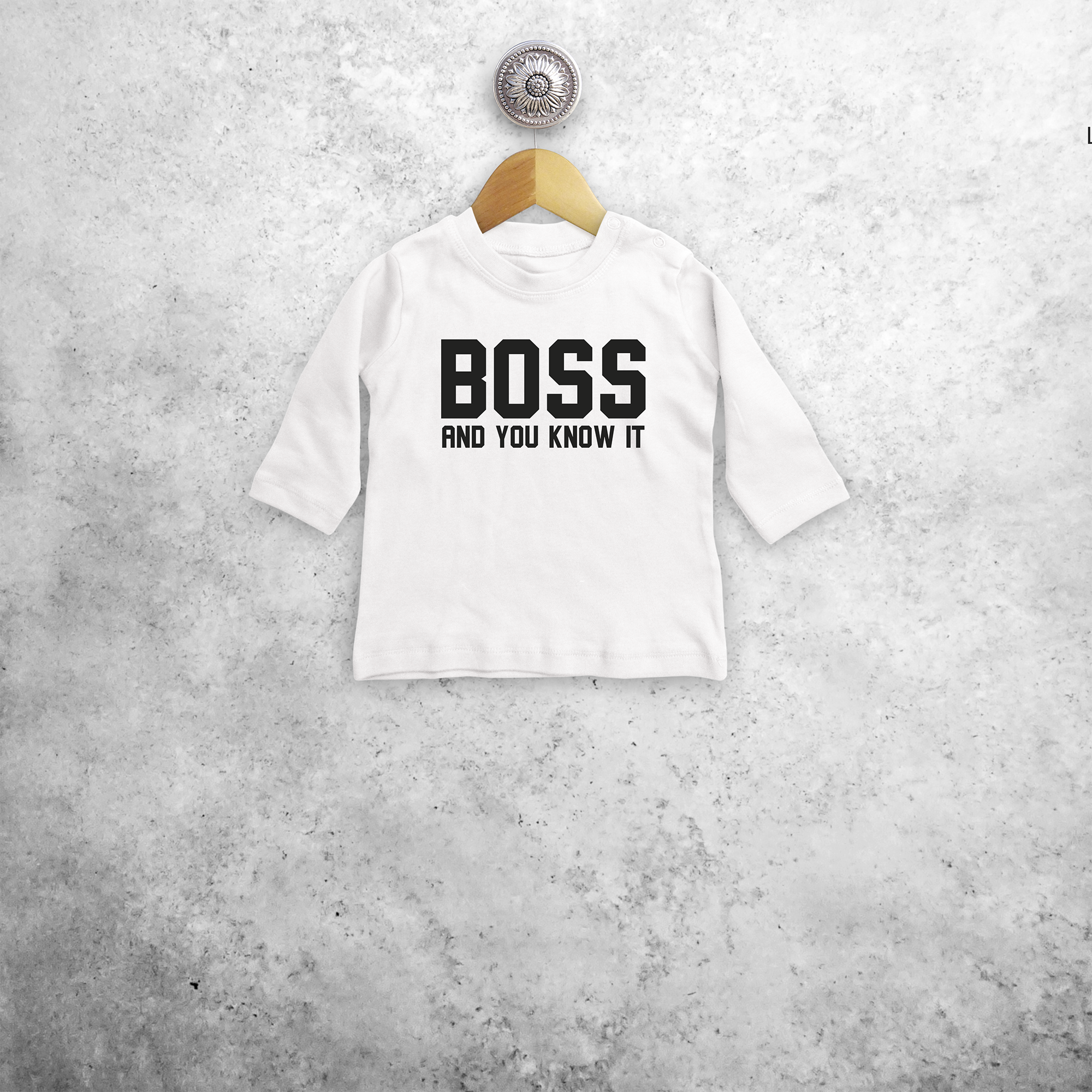 'Boss and you know it' baby shirt met lange mouwen