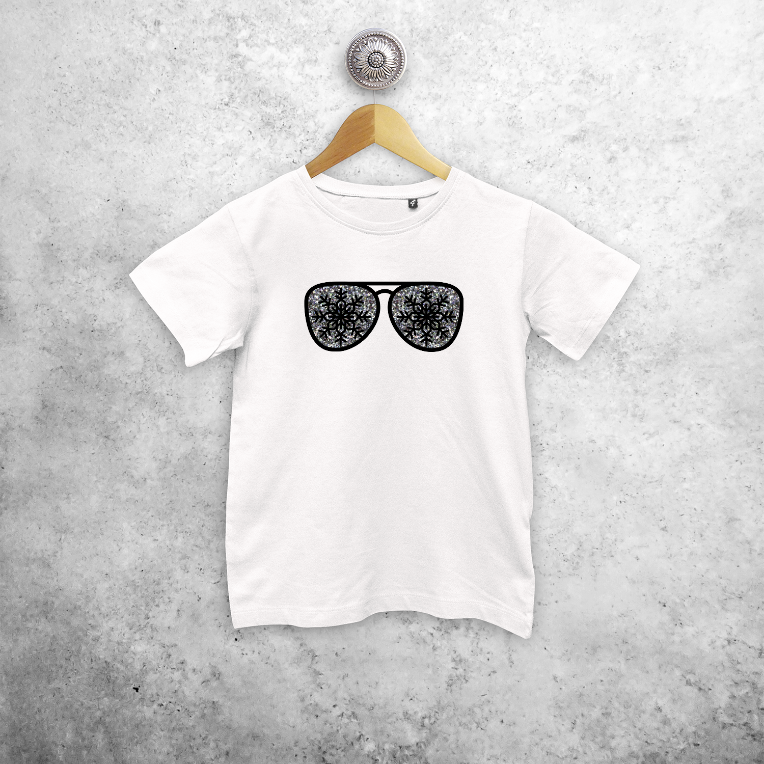 Kids shirt with short sleeves, with glitter snow star glasses print by KMLeon.