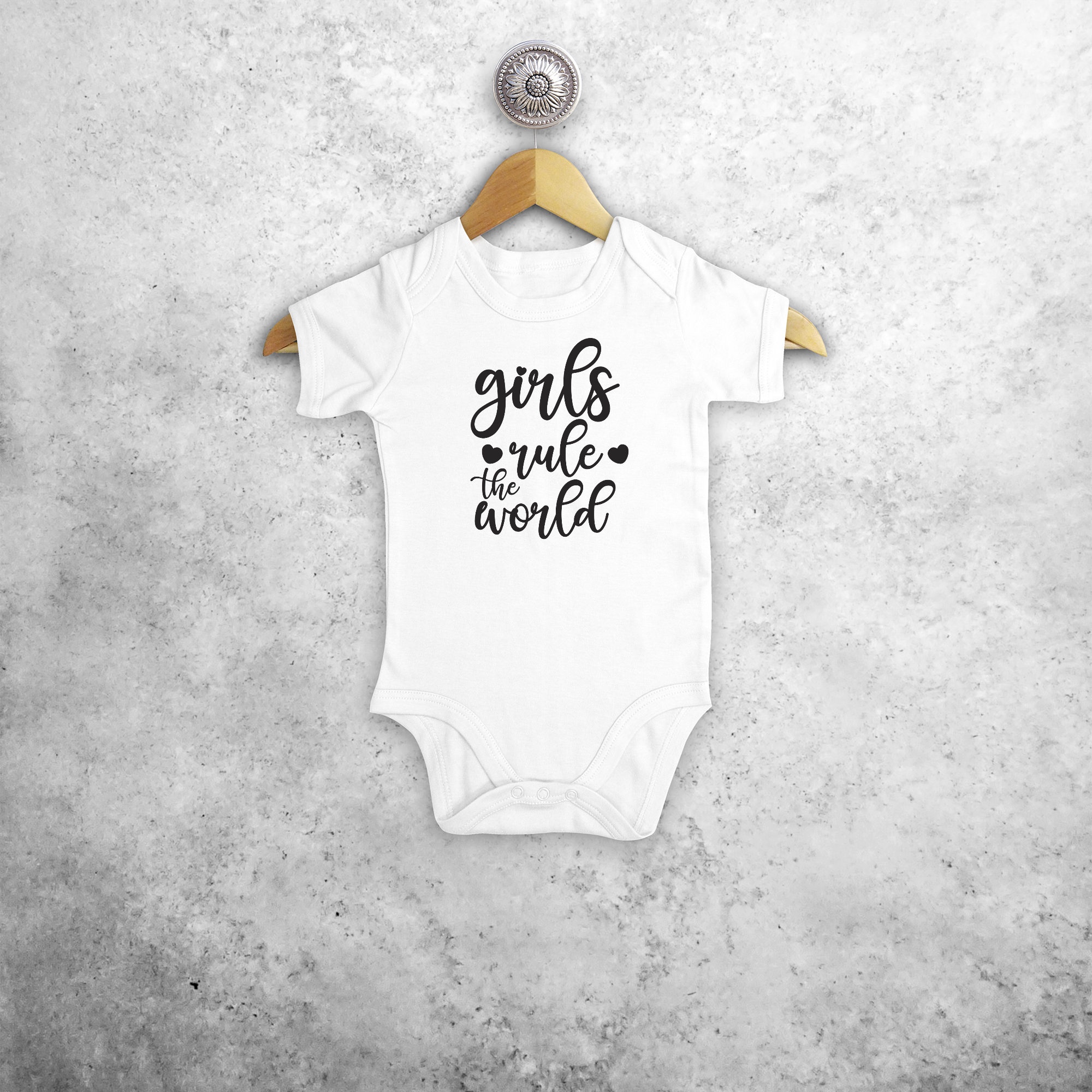 'Girls rule the world' baby kruippakje met korte mouwen