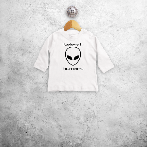'I believe in humans' baby shirt met lange mouwen