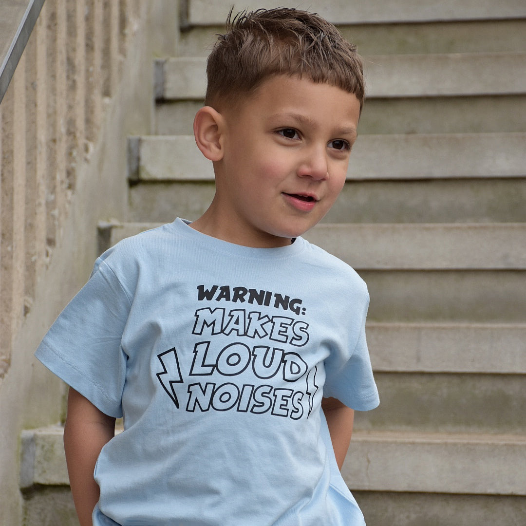 'Warning: makes loud noises' kids shortsleeve shirt
