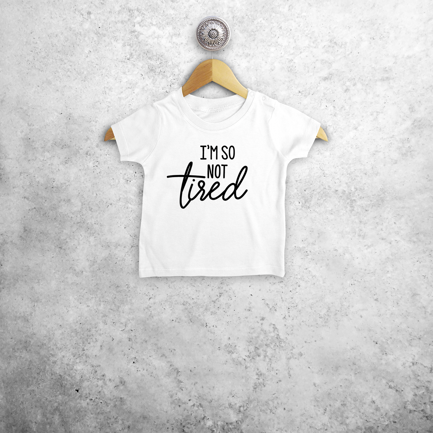 'I'm so not tired' baby shirt met korte mouwen