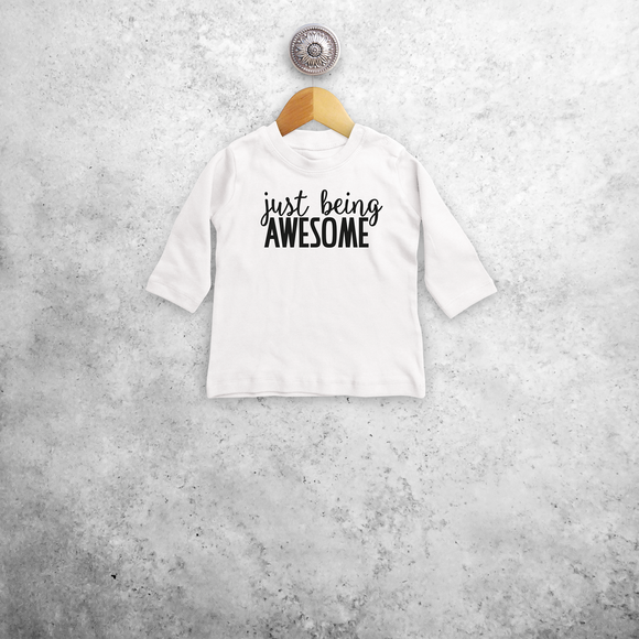 'Just being awesome' baby shirt met lange mouwen