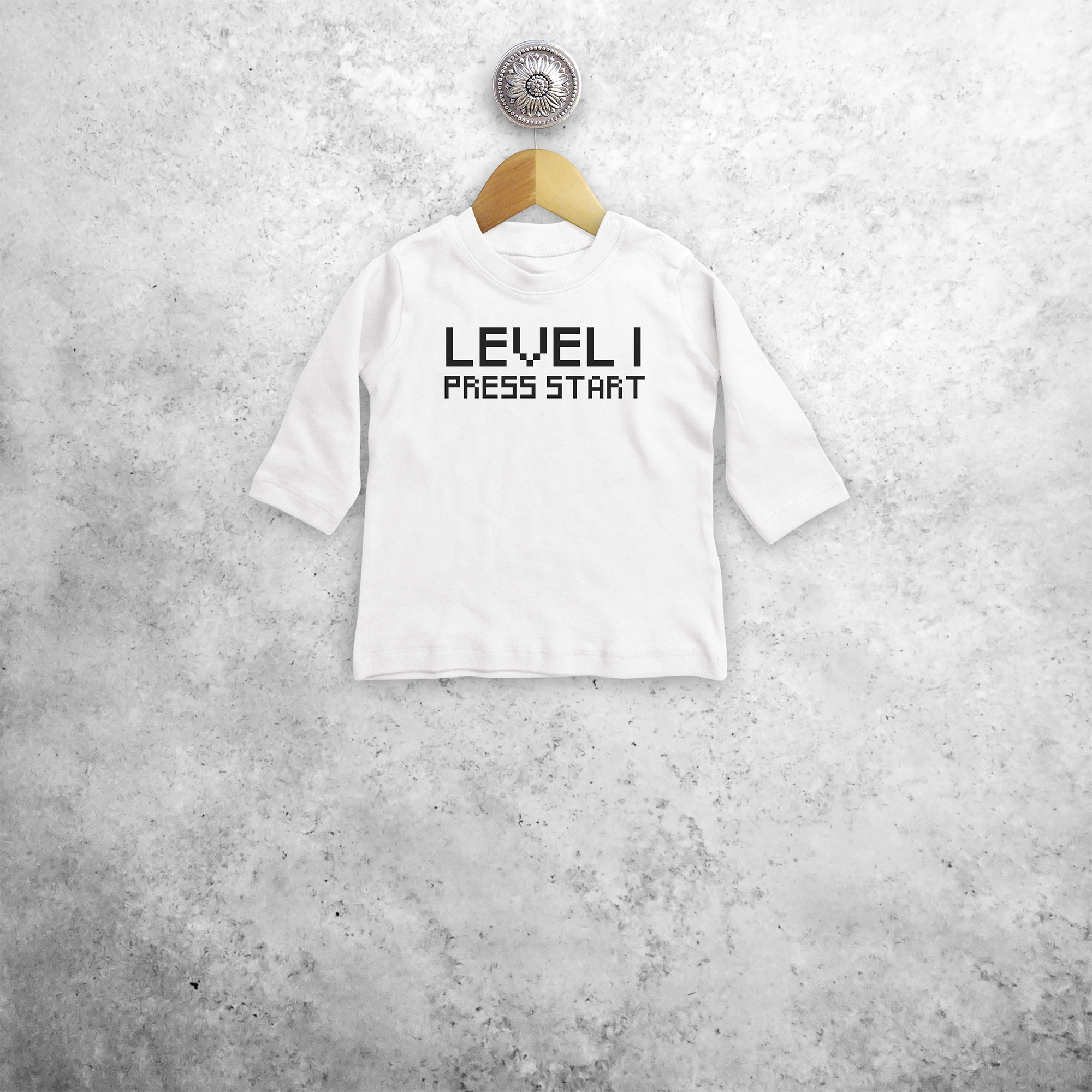 'Level... - Press start' baby shirt met lange mouwen