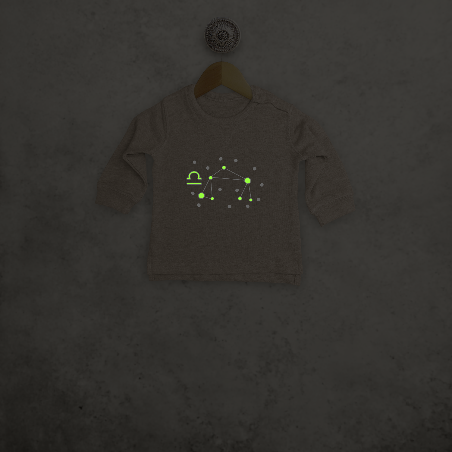 Sterrenbeeld glow in the dark baby trui