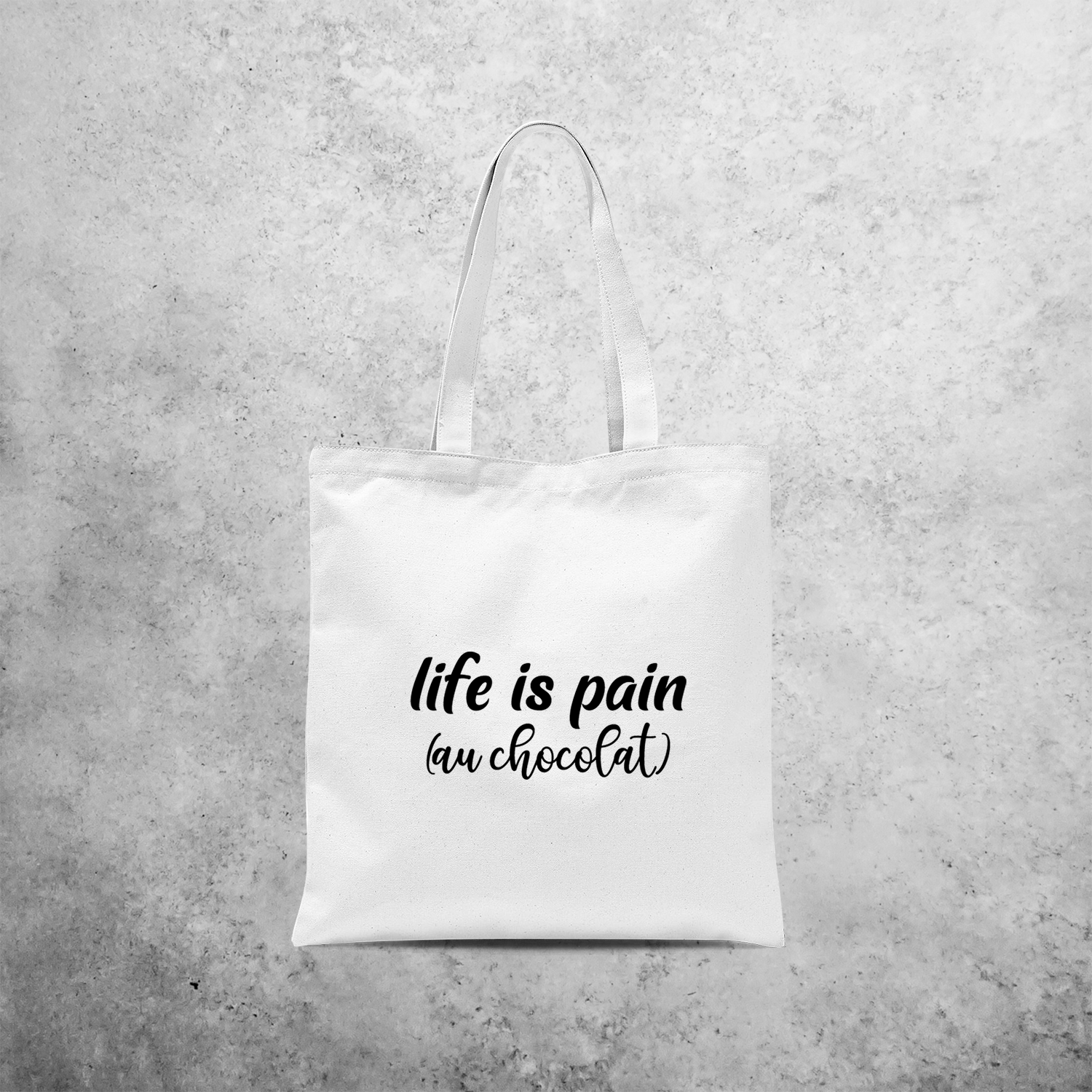 'Life is pain (au chocolat)' draagtas