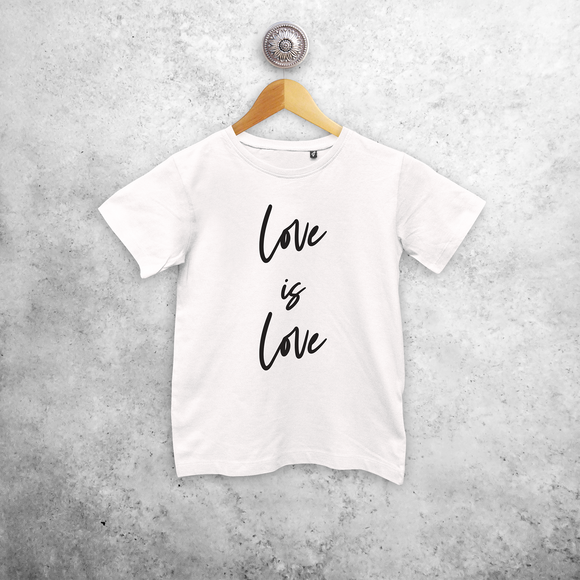 'Love is love' kind shirt met korte mouwen