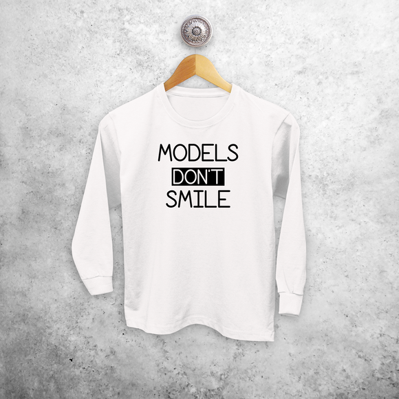 'Models don't smile' kids longsleeve shirt