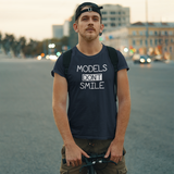 'Models don't smile' volwassene shirt
