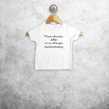 'Mom thinks she is in charge' baby shirt met korte mouwen