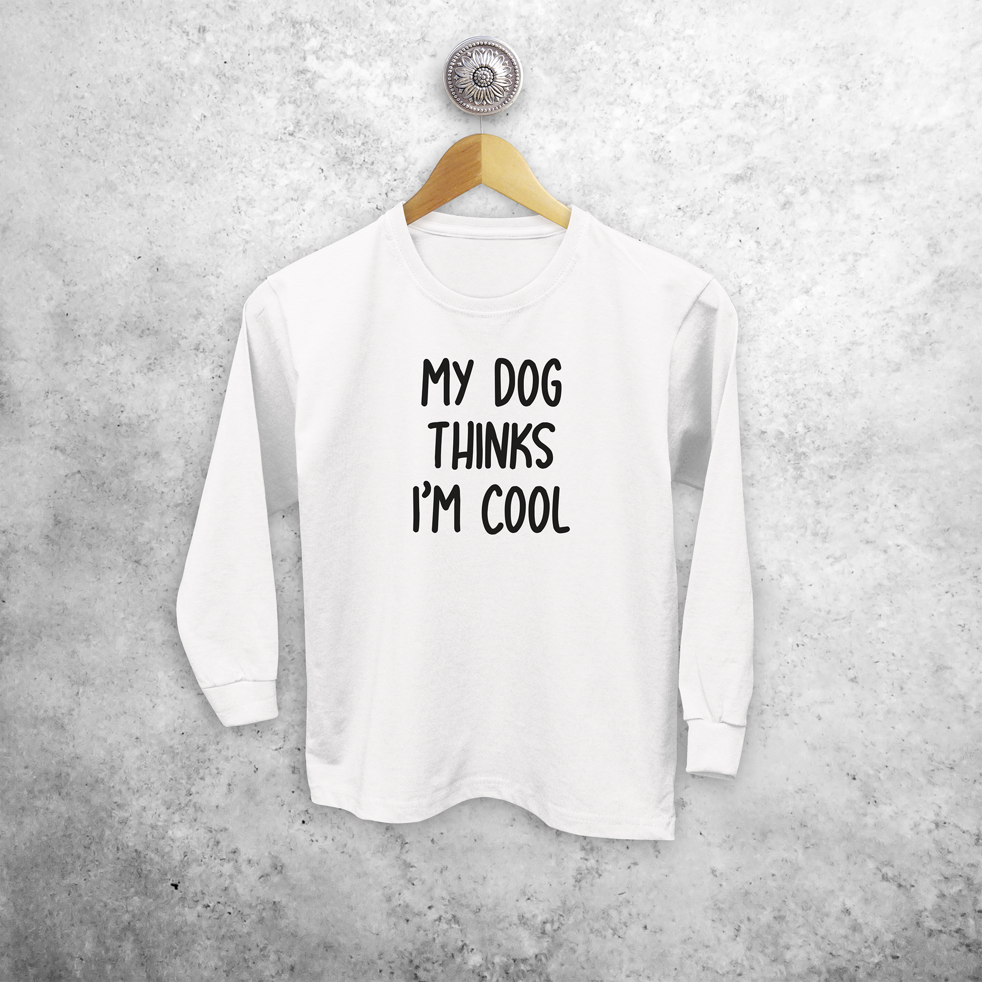 'My dog thinks I'm cool' kind shirt met lange mouwen