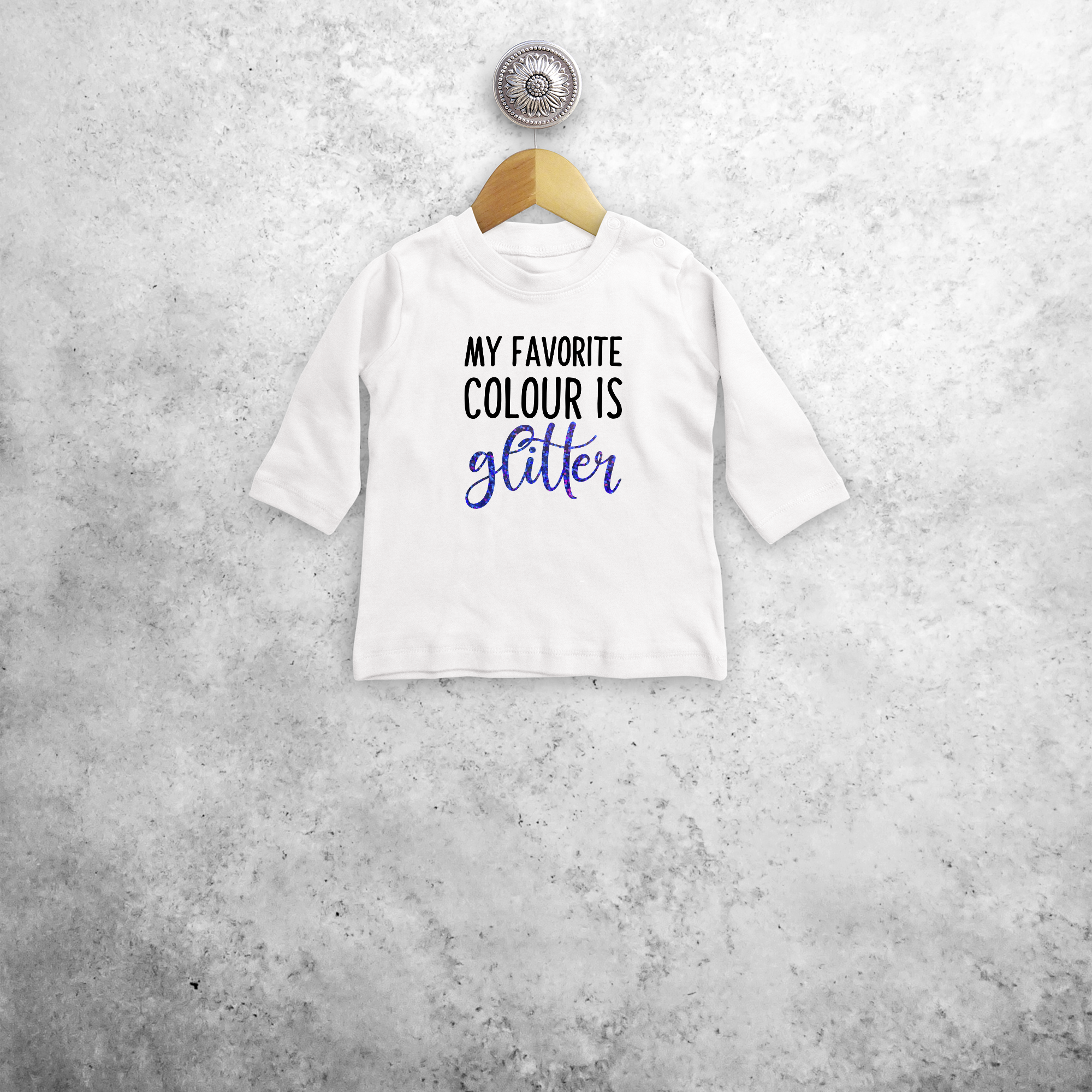 'My favorite colour is glitter' baby shirt met lage mouwen