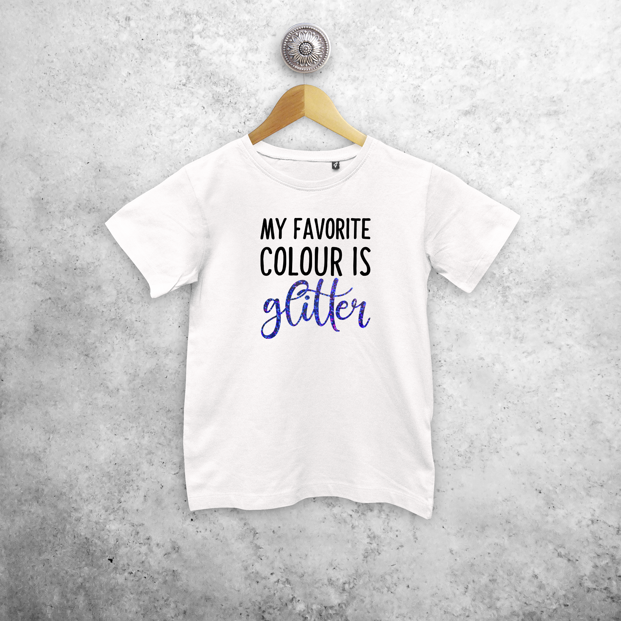 'My favorite colour is glitter' kind shirt met korte mouwen