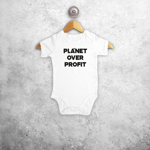 'Planet over profit' baby kruippakje met korte mouwen