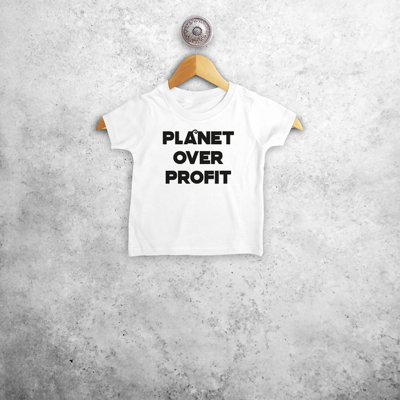 'Planet over profit' baby shirt met korte mouwen