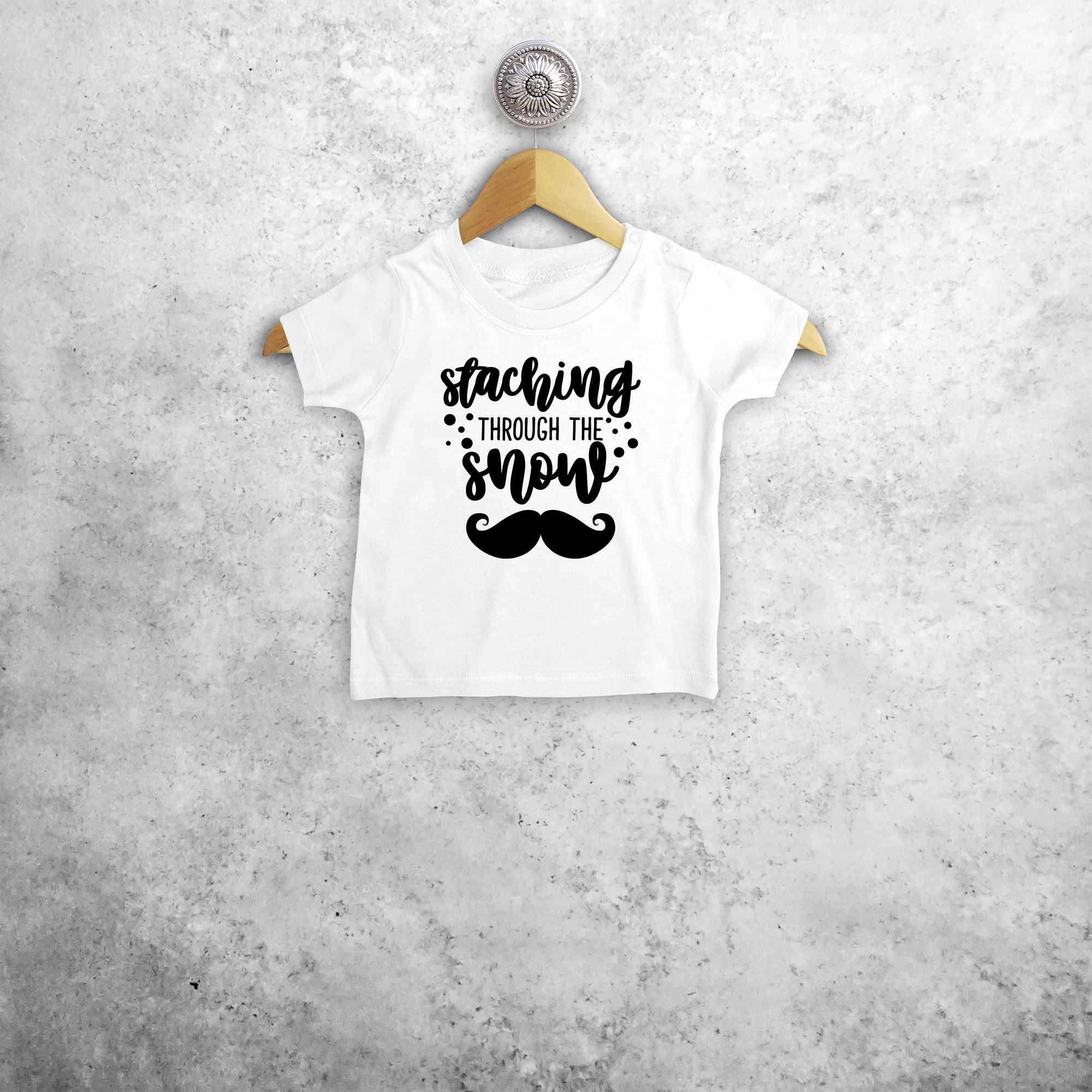 Baby or toddler shirt with short sleeves, with ‘Staching through the snow’ print by KMLeon.
