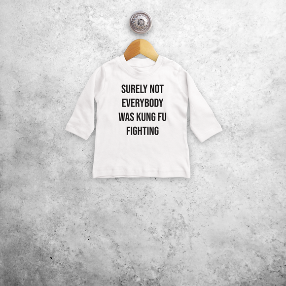'Surely not everybody was kung fu fighting' baby shirt met lange mouwen